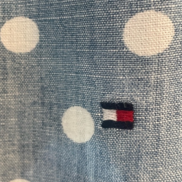 NWOT Tommy Hilfiger Blue Roll Tab Sleeve Popover with White Polka Dots - Picture 3 of 8